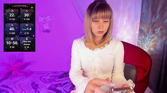 Snapshot of CharmBianca chatting on November 16, 1:17 pm CharmBianca online show from November 16, 1:17 pm