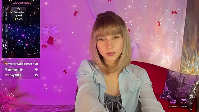 Snapshot of CharmBianca chatting on December 5, 11:41 am CharmBianca online show from December 5, 11:41 am