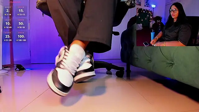 Snapshot of aleya_bliss chatting on December 4, 3:05 am aleya bliss online show from December 4, 3:05 am