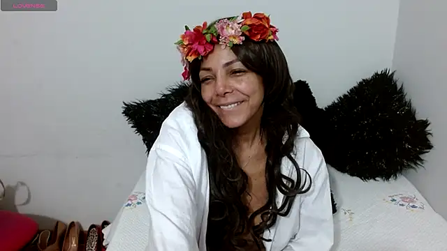 Lunasquirt1985 online show from November 17, 12:22 pm