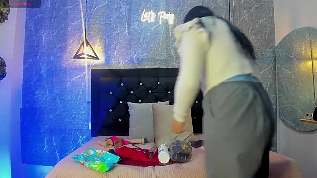 Snapshot of emberhodson chatting on September 10, 10:48 am emberhodson online show from September 10, 10:48 am