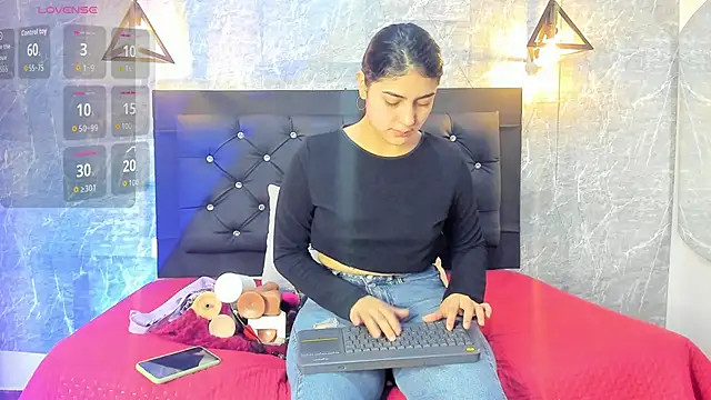 Snapshot of emberhodson chatting on September 14, 10:58 am emberhodson online show from September 14, 10:58 am