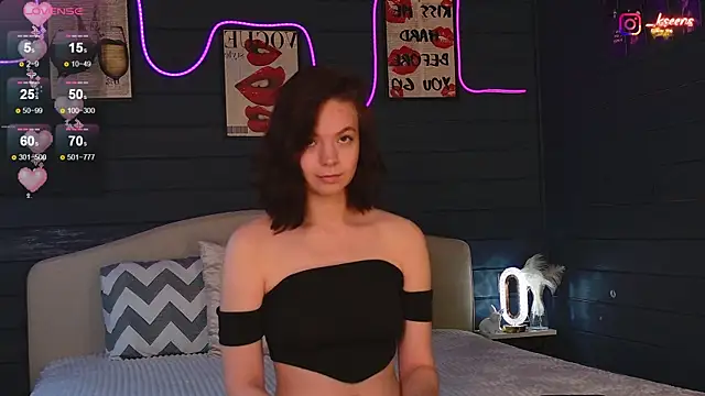 Snapshot of Eseensia chatting on October 12, 2:32 am Eseensia online show from October 12, 2:32 am