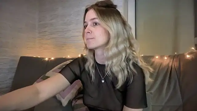 Snapshot of amandatalk chatting on November 19, 6:13 am amandatalk online show from November 19, 6:13 am