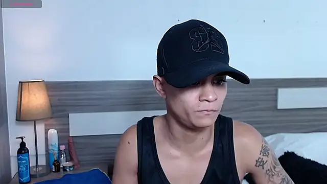 Liiamthompson online show from December 3, 9:18 am