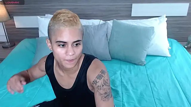 Liiamthompson online show from January 18, 10:19 am