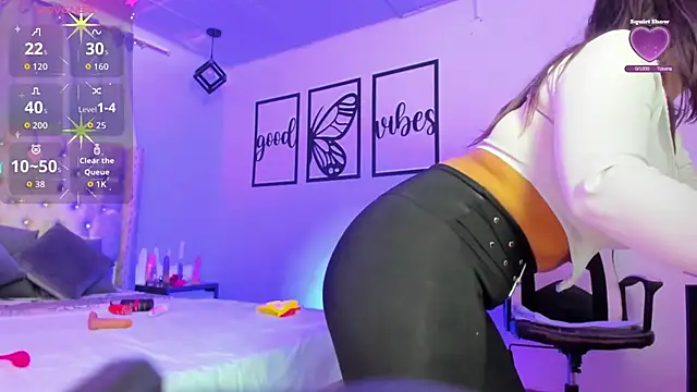 nicolee millerr online show from January 7, 12:40 pm