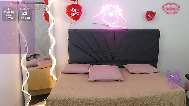 Snapshot of palmerfox_tay chatting on February 19, 10:20 pm palmerfox tay online show from February 19, 10:20 pm