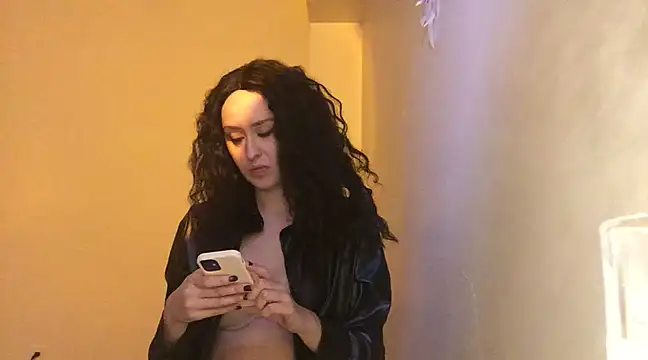 Snapshot of seductress444 chatting on February 9, 6:16 pm seductress444 online show from February 9, 6:16 pm