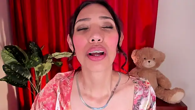 Miss veronicaa2 online show from October 27, 1:26 pm