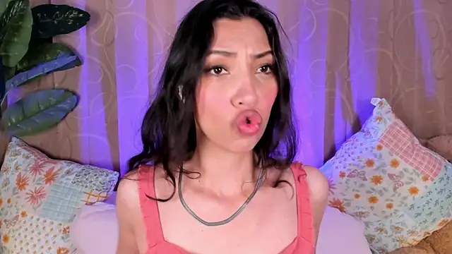 Snapshot of Miss_veronicaa2 chatting on June 1, 1:13 pm Miss veronicaa2 online show from June 1, 1:13 pm