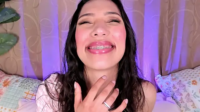 Snapshot of Miss_veronicaa2 chatting on June 9, 1:34 pm Miss veronicaa2 online show from June 9, 1:34 pm