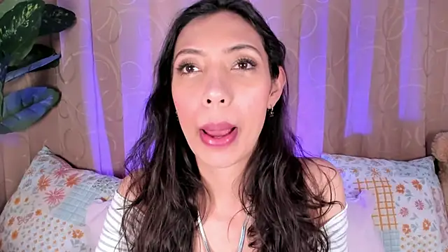 Snapshot of Miss_veronicaa2 chatting on June 23, 1:53 pm Miss veronicaa2 online show from June 23, 1:53 pm