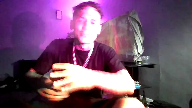 Snapshot of cruz815 chatting on June 13, 3:15 am cruz815 online show from June 13, 3:15 am