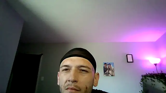 Snapshot of cruz815 chatting on June 21, 3:25 pm cruz815 online show from June 21, 3:25 pm