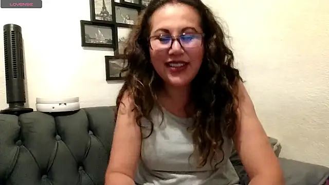 MirandaLatinaLovely online show from June 10, 4:45 am
