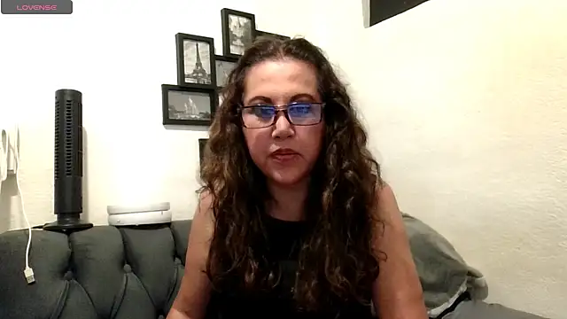 MirandaLatinaLovely online show from June 11, 3:37 am