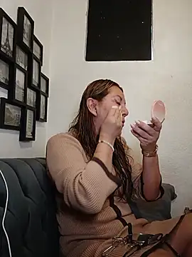 Snapshot of MirandaLatinaLovely chatting on July 9, 4:33 pm MirandaLatinaLovely online show from July 9, 4:33 pm
