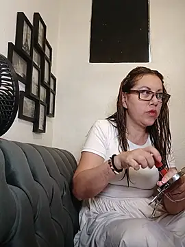 Snapshot of MirandaLatinaLovely chatting on July 27, 4:58 pm MirandaLatinaLovely online show from July 27, 4:58 pm