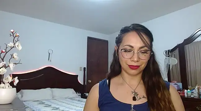 AloLovely  online show from February 19, 2:33 am