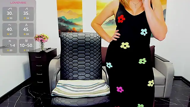 Snapshot of Mira_Whites chatting on December 3, 1:09 pm Mira Whites online show from December 3, 1:09 pm