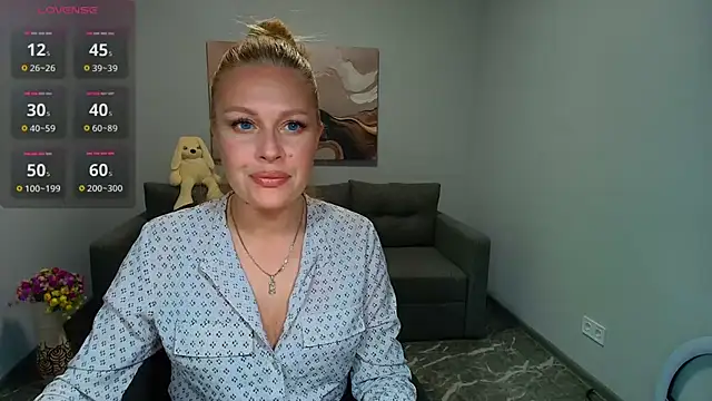 Snapshot of Mira_Whites chatting on May 15, 12:23 pm Mira Whites online show from May 15, 12:23 pm