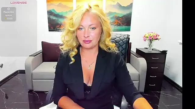 Snapshot of Mira_Whites chatting on August 3, 11:59 am Mira Whites online show from August 3, 11:59 am
