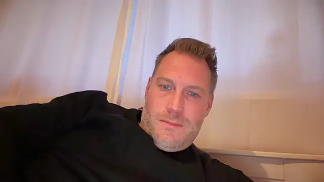 Snapshot of Christian87xxx chatting on November 6, 3:46 pm Christian87xxx online show from November 6, 3:46 pm