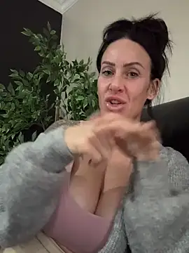 Snapshot of goddess-harper chatting on December 18, 11:16 am goddess-harper online show from December 18, 11:16 am