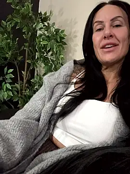 Snapshot of goddess-harper chatting on January 13, 1:05 pm goddess-harper online show from January 13, 1:05 pm