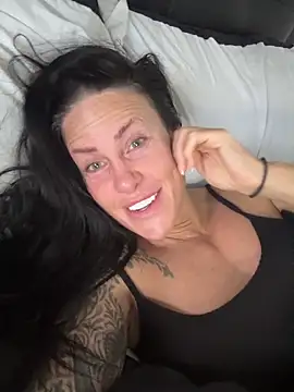 Snapshot of goddess-harper chatting on February 9, 9:46 am goddess-harper online show from February 9, 9:46 am