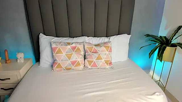 alessia leroy online show from March 13, 7:39 pm