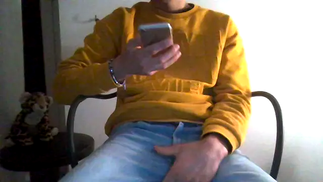 Snapshot of tommyboyteen chatting on February 2, 7:35 pm tommyboyteen online show from February 2, 7:35 pm