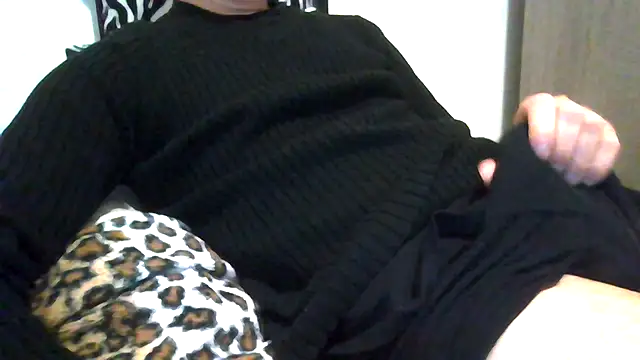 Snapshot of tommyboyteen chatting on February 6, 4:58 pm tommyboyteen online show from February 6, 4:58 pm