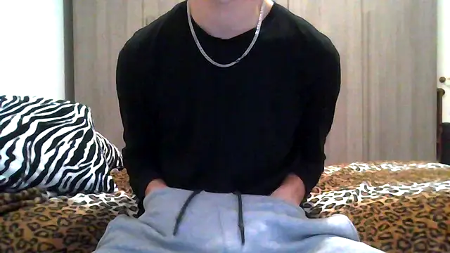 Snapshot of tommyboyteen chatting on February 22, 4:51 pm tommyboyteen online show from February 22, 4:51 pm