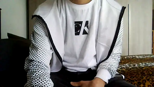 Snapshot of tommyboyteen chatting on March 22, 8:18 am tommyboyteen online show from March 22, 8:18 am