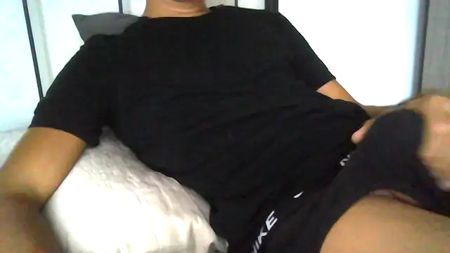 Snapshot of tommyboyteen chatting on October 21, 8:37 am tommyboyteen online show from October 21, 8:37 am