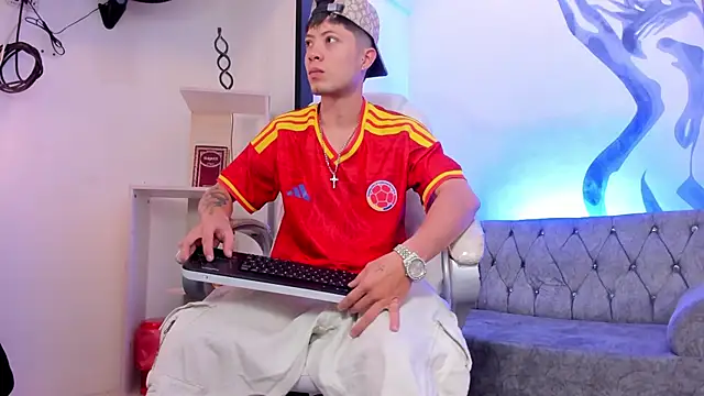 Snapshot of marcuscollins1_ chatting on June 17, 1:34 pm marcuscollins1 online show from June 17, 1:34 pm