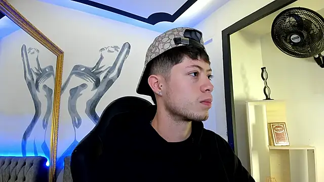 Snapshot of marcuscollins1_ chatting on July 18, 12:09 pm marcuscollins1 online show from July 18, 12:09 pm