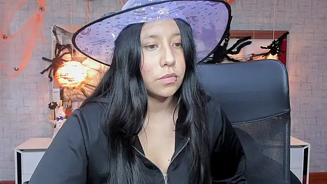 Nohemi louse online show from October 28, 7:05 pm