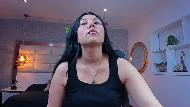 Nohemi louse online show from April 29, 7:20 pm