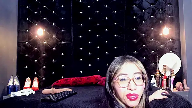 Snapshot of Mara_Gonzalez chatting on July 28, 12:48 pm Mara Gonzalez online show from July 28, 12:48 pm