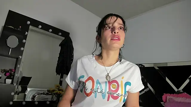 Annyrosee online show from March 4, 8:27 pm