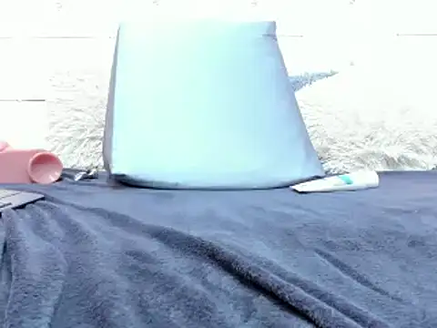 Snapshot of DayannaBronx chatting on February 21, 1:22 am DayannaBronx online show from February 21, 1:22 am