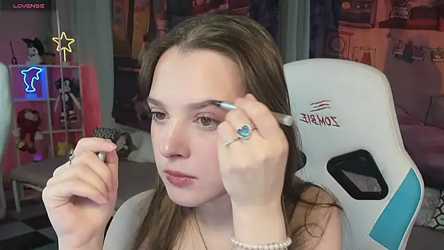 kaisajenner online show from February 2, 7:07 am