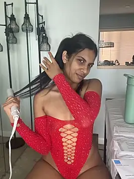 Snapshot of Liyah_19 chatting on December 14, 6:01 pm Liyah 19 online show from December 14, 6:01 pm