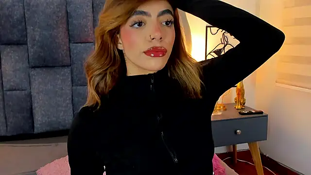 Snapshot of Violetta_Ficher chatting on July 1, 7:13 pm Violetta Ficher online show from July 1, 7:13 pm
