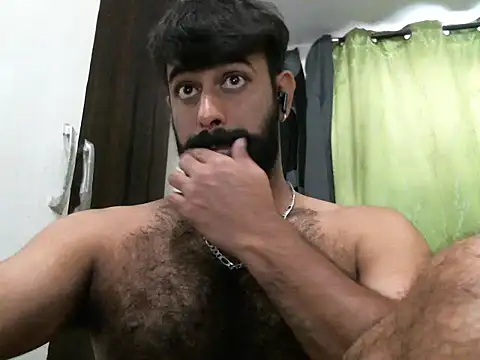 Snapshot of indianhairybull chatting on February 19, 4:23 am indianhairybull online show from February 19, 4:23 am