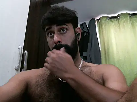 Snapshot of indianhairybull chatting on March 18, 4:04 am indianhairybull online show from March 18, 4:04 am