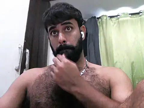 Snapshot of indianhairybull chatting on September 10, 4:56 am indianhairybull online show from September 10, 4:56 am